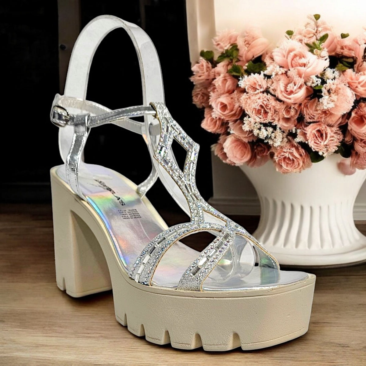 Zapatilla GABRIELA Estilo de Suela Grande y Decoración Fiesta Nocturna