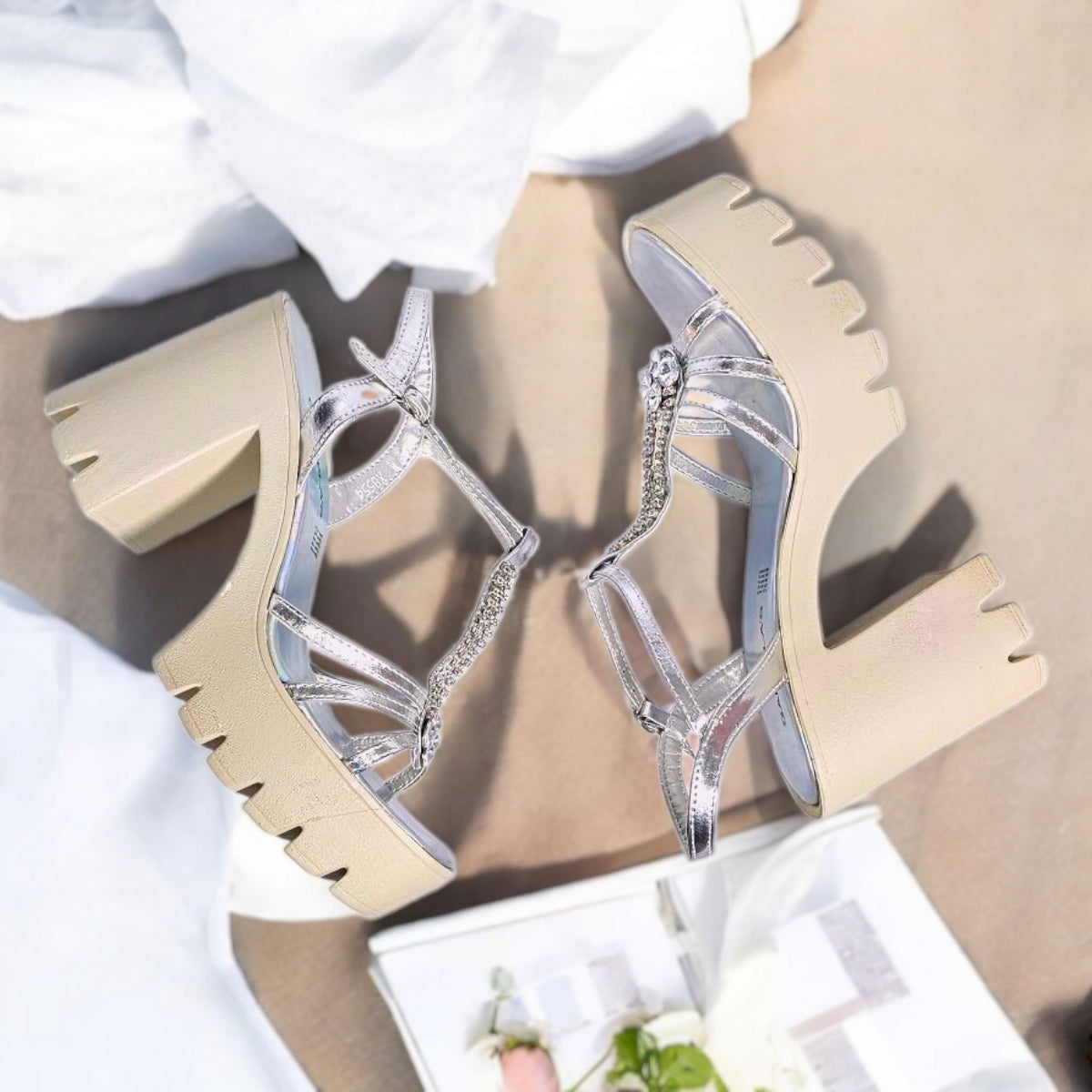 Zapatilla GABRIELA Estilo de Suela Grande y Decoración Fiesta Nocturna