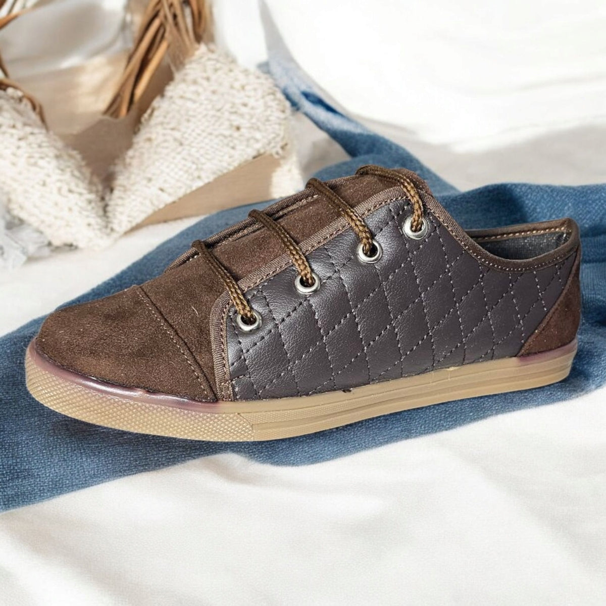 Tenis Mayela Casuales Color Cafe y Rombos para Dama