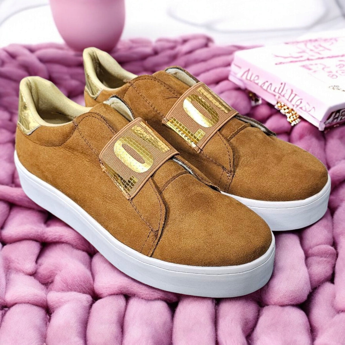 Tenis NEW WOMAN 250 LOVE Slide in Casual y Plataforma