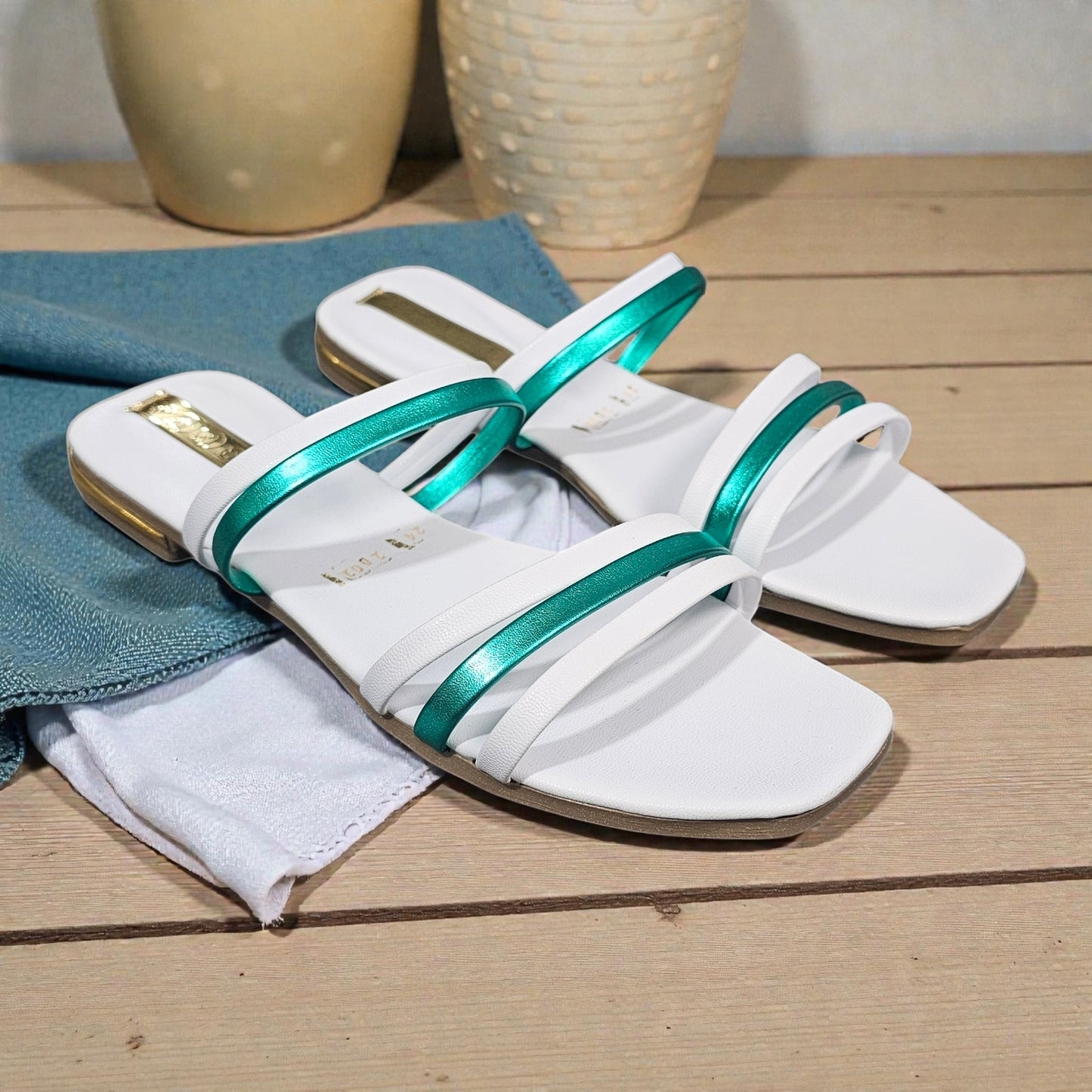 Sandalia FINA 1001 C Plana Blanca y Color Metálico