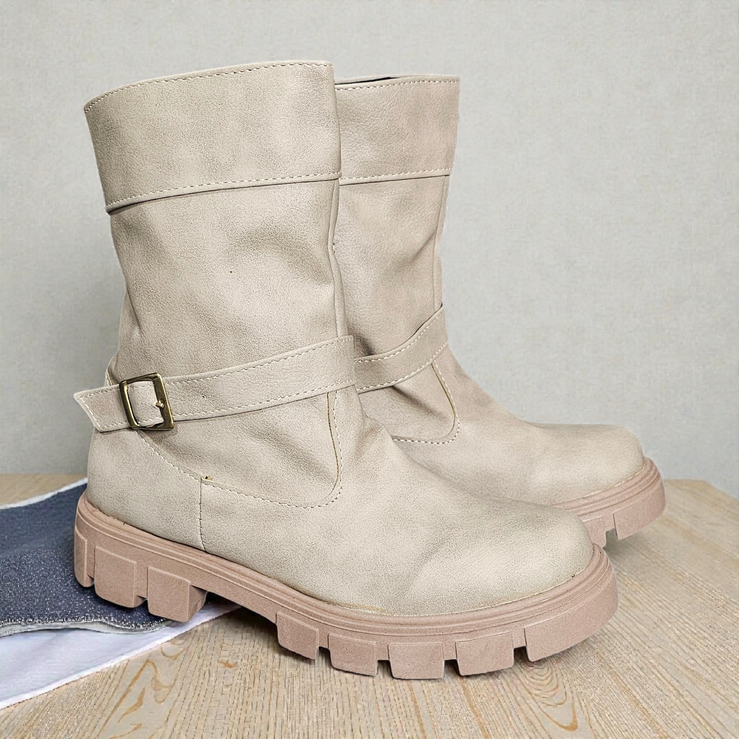 Botin ANDY 220 y 225 Adorno Lateral