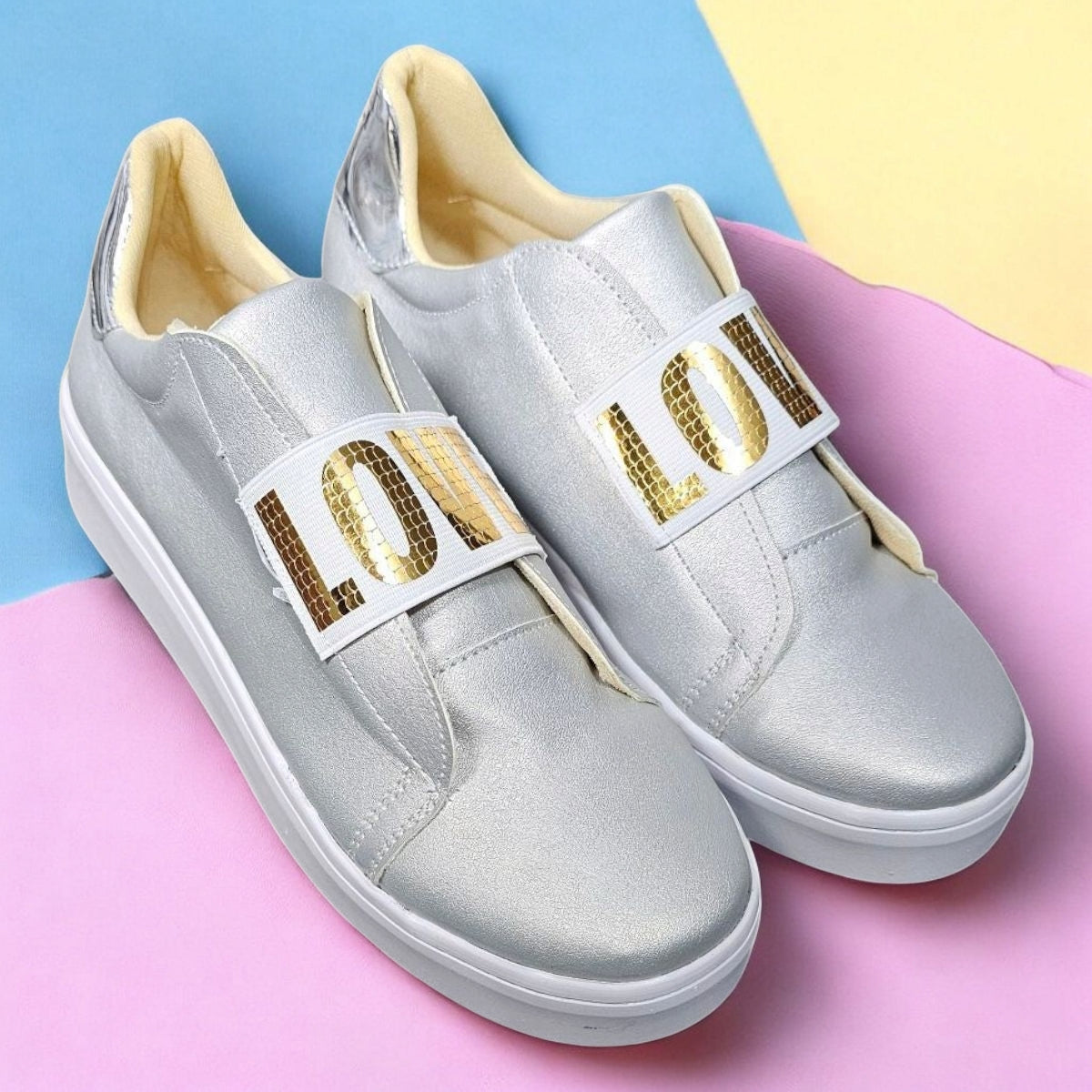 Tenis NEW WOMAN 250 LOVE Slide in Casual y Plataforma