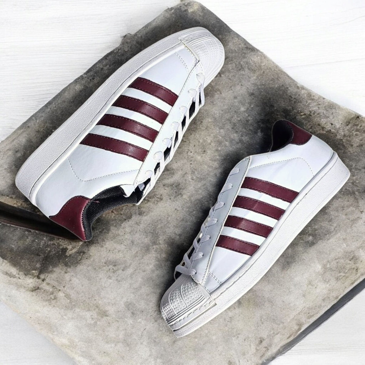Tenis CALZABIEN Est 01 Concha y Franjas Vino y Blanco